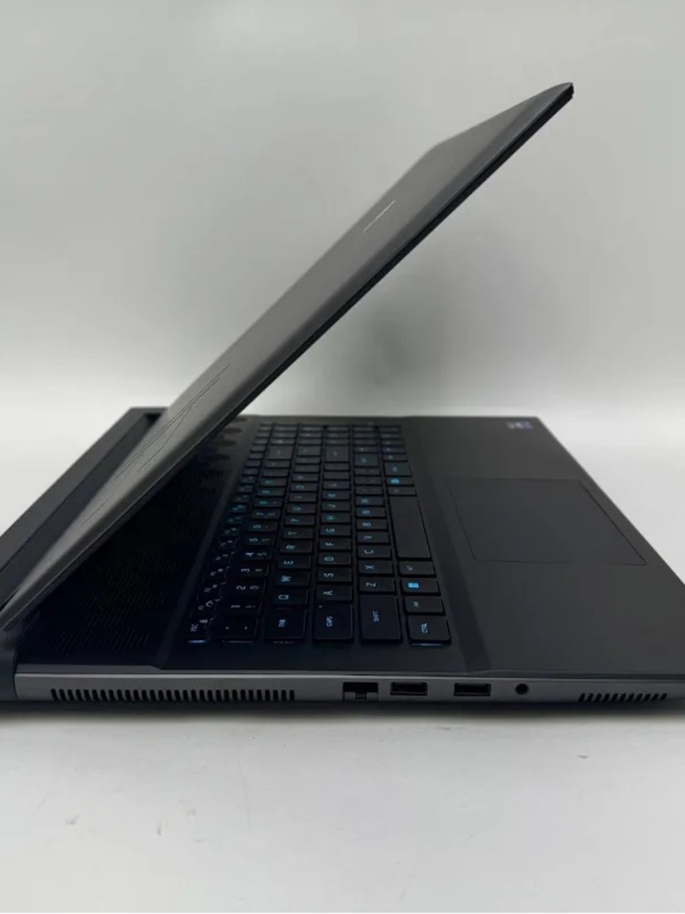 Alienware Gaming Laptop 18” - Picture 3 of 7
